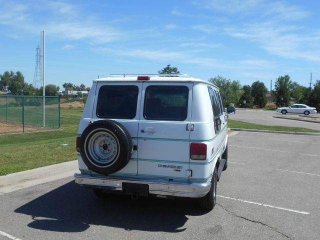 Chevrolet G20 1995 photo 2