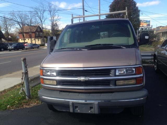 Chevrolet G20 1998 photo 2