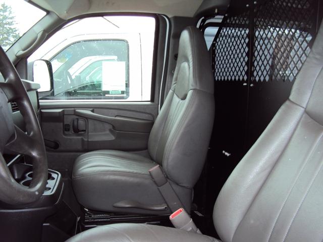 Chevrolet G2500 Base Cargo Van