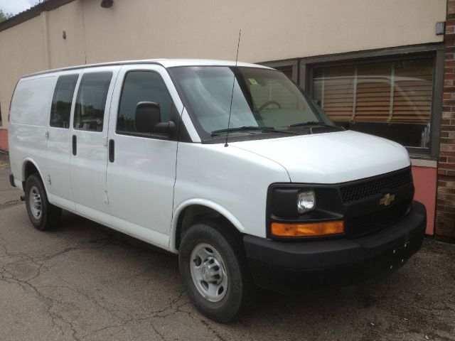 Chevrolet G2500 2009 photo 2