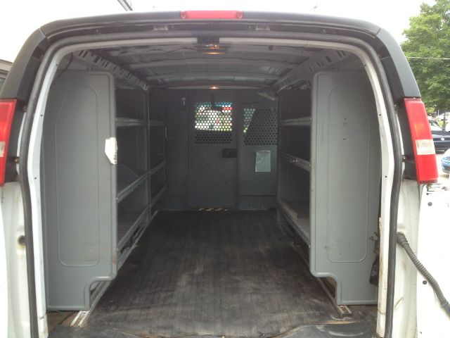 Chevrolet G2500 2009 photo 3