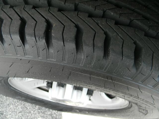 Chevrolet G2500 2011 photo 2