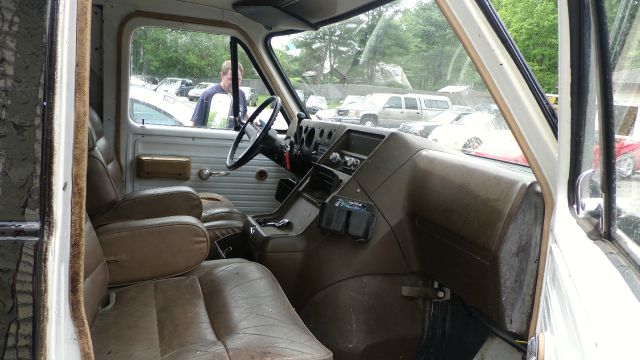 Chevrolet G30 1984 photo 1