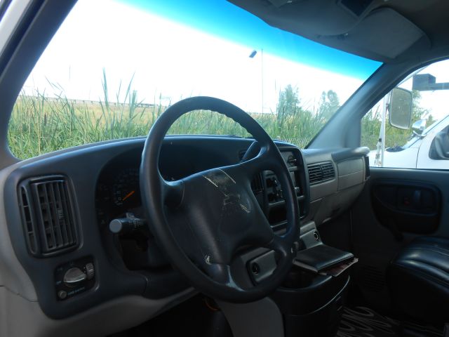 Chevrolet G3500 1.8T Cabriolet Passenger Van