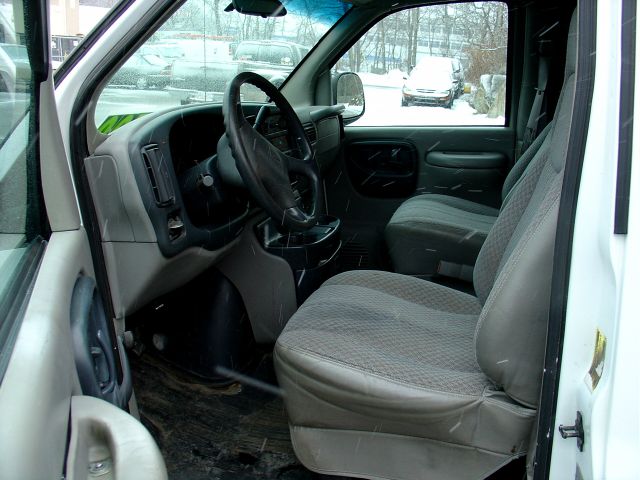 Chevrolet G3500 1998 photo 2