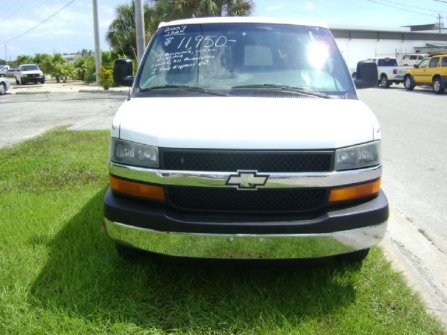 Chevrolet G3500 2007 photo 2