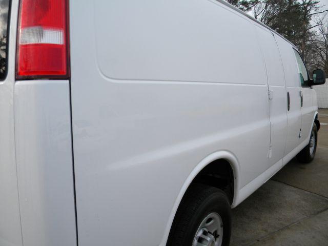 Chevrolet G3500 2008 photo 2