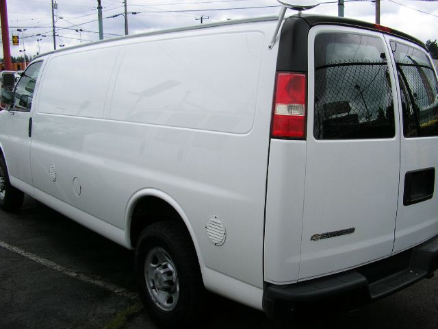Chevrolet G3500 2008 photo 2
