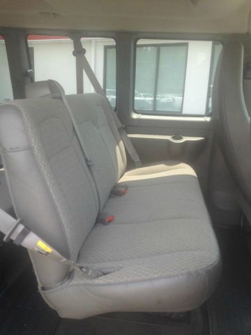 Chevrolet G3500 FX4, Crewcab Passenger Van