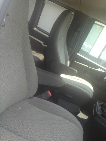 Chevrolet G3500 2012 photo 1