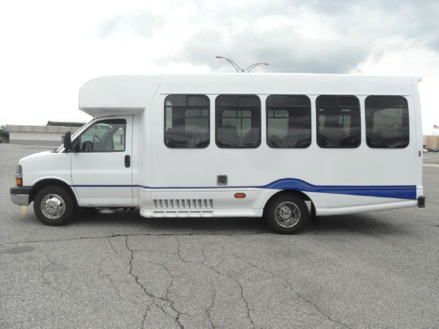 Chevrolet G3500 Express Wheelchair Shuttle Bus 2007 photo 29