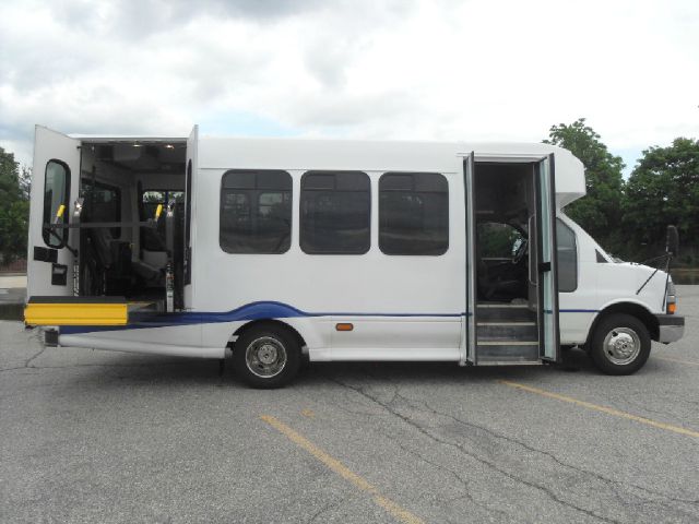Chevrolet G3500 Express Wheelchair Shuttle Bus 2007 photo 46