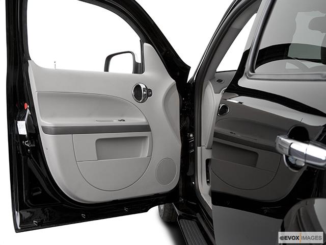 Chevrolet HHR Utility Truck RWD V6 SUV