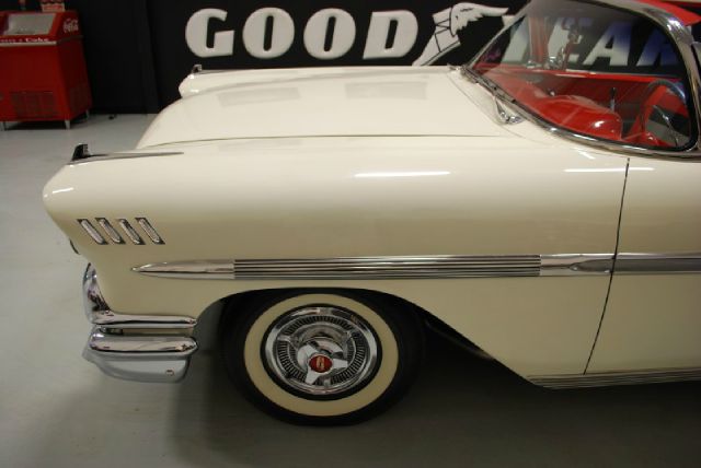 Chevrolet Impala 1958 photo 18