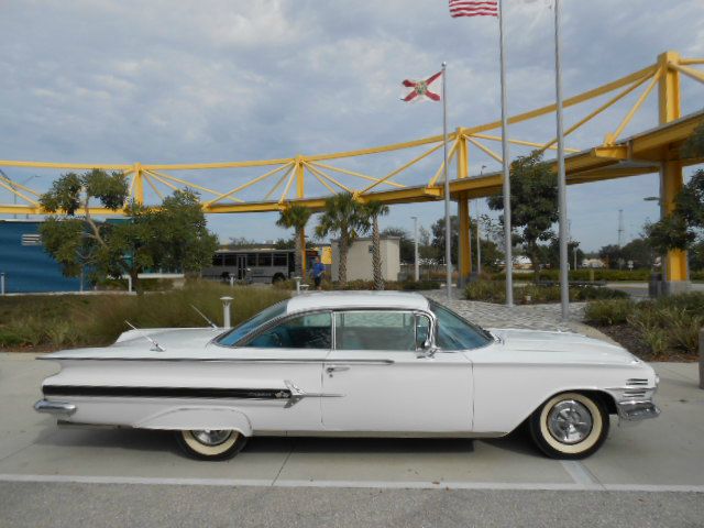 Chevrolet Impala 1960 photo 4