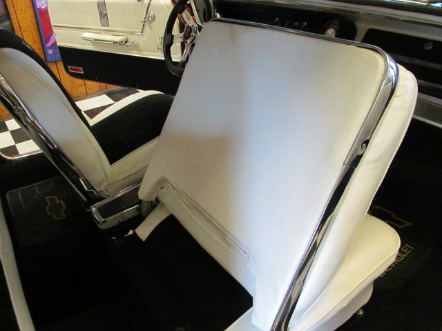 Chevrolet Impala 1965 photo 22