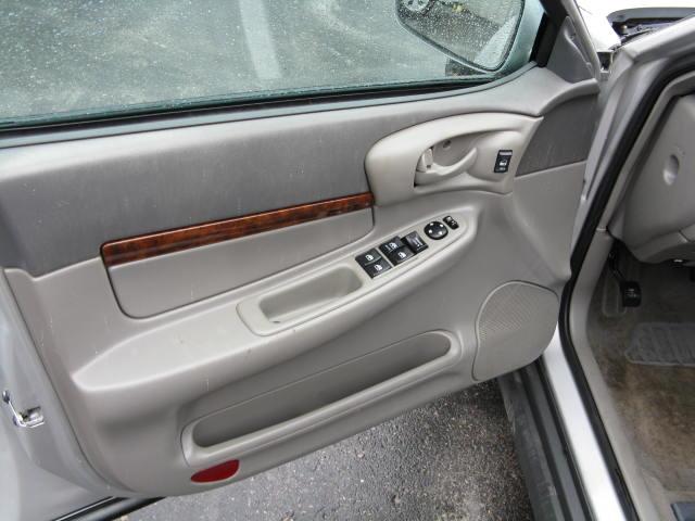 Chevrolet Impala 2000 photo 5