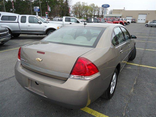 Chevrolet Impala LS A4WD Sedan