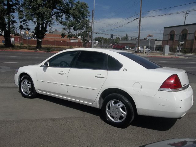 Chevrolet Impala Lariet Sedan