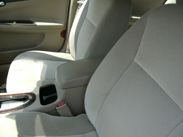 Chevrolet Impala 3.2 Sedan 4dr Sedan