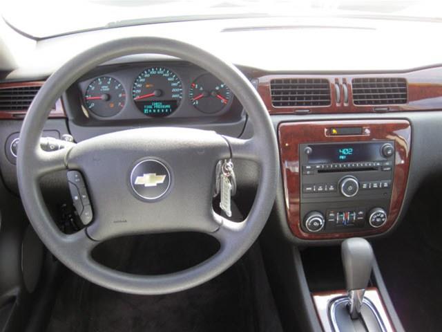Chevrolet Impala 2009 photo 2