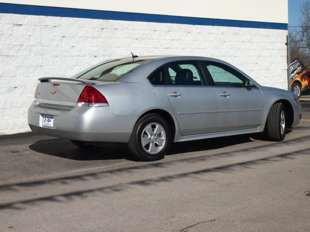 Chevrolet Impala 2010 photo 2