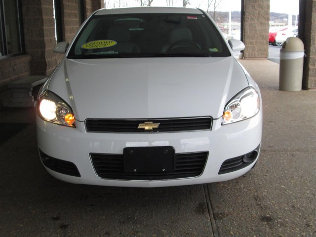 Chevrolet Impala 2010 photo 2