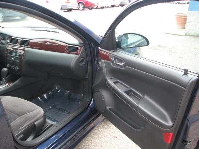 Chevrolet Impala 2010 photo 4