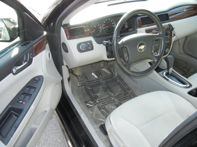 Chevrolet Impala 2010 photo 3