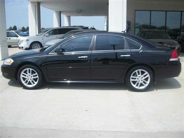 Chevrolet Impala 2010 photo 2