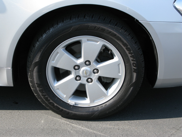 Chevrolet Impala 2010 photo 2