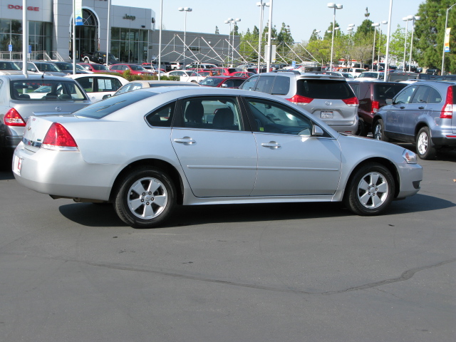 Chevrolet Impala 2010 photo 3