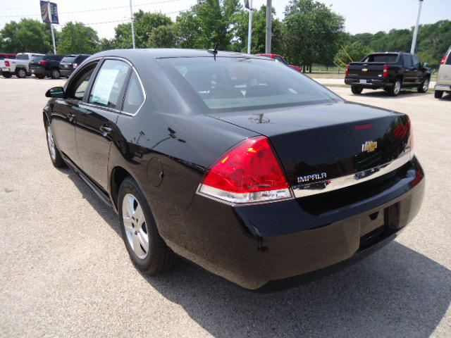 Chevrolet Impala 2010 photo 2