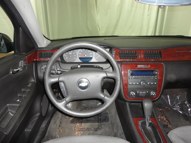 Chevrolet Impala 2010 photo 2