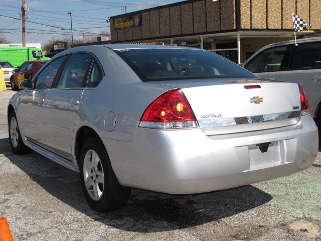 Chevrolet Impala 2010 photo 3