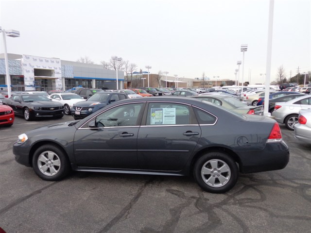 Chevrolet Impala 2010 photo 2