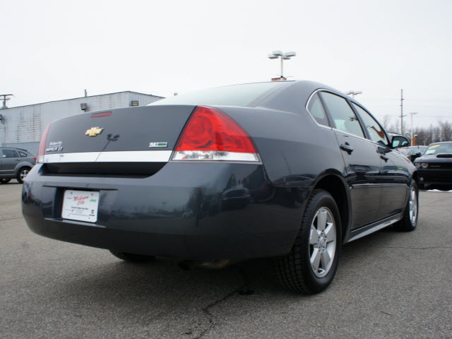 Chevrolet Impala 2010 photo 2