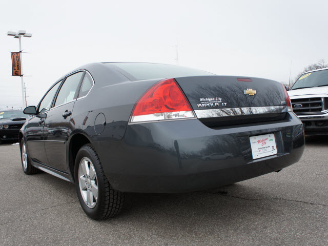 Chevrolet Impala 2010 photo 3