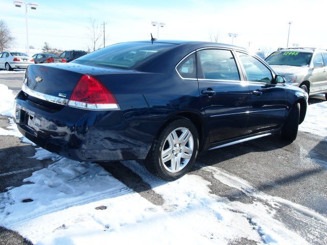 Chevrolet Impala 2010 photo 2