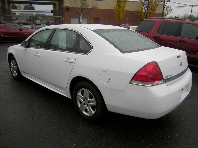 Chevrolet Impala 2010 photo 2