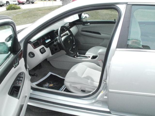 Chevrolet Impala 2010 photo 2
