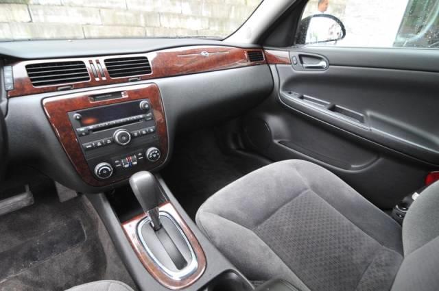 Chevrolet Impala 2010 photo 2