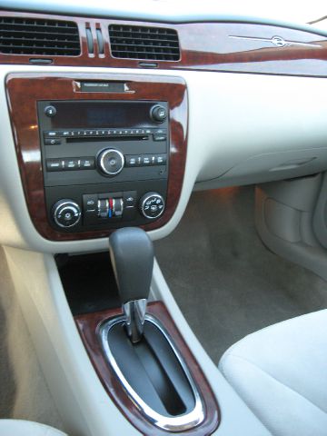 Chevrolet Impala 2010 photo 2