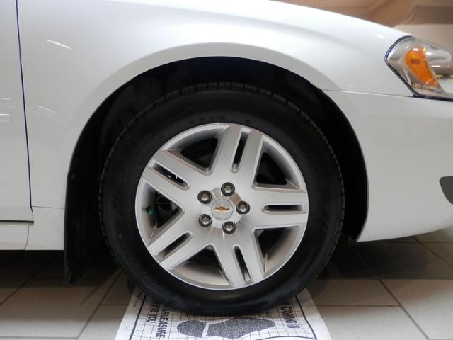 Chevrolet Impala 2010 photo 2