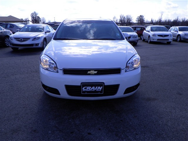 Chevrolet Impala 2010 photo 2