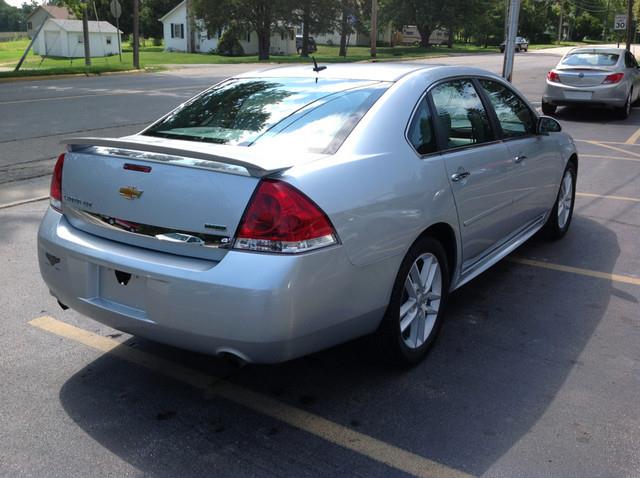 Chevrolet Impala 2010 photo 2