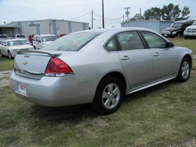 Chevrolet Impala 2010 photo 3