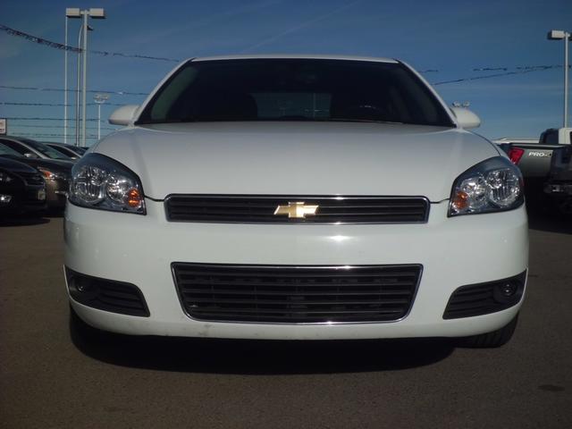 Chevrolet Impala 2010 photo 2