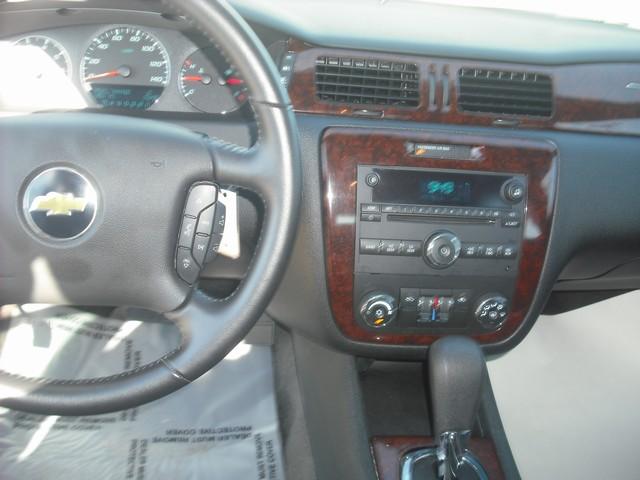 Chevrolet Impala 2011 photo 3