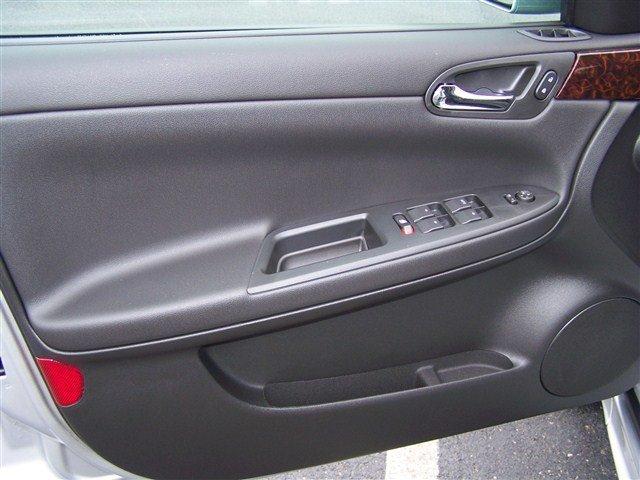 Chevrolet Impala 2012 photo 2